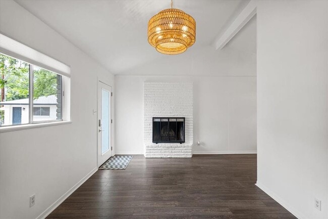 Building Photo - 1717 Bluebonnet Ln