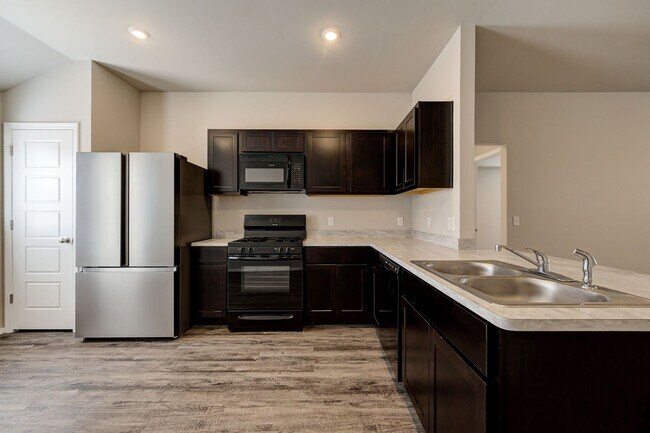 Building Photo - *** $250 MOVE-IN SPECIAL  *** Charming 4-Bed 2-Bath Home in Stillwater! *** $250 MOVE-IN SPECIAL ...