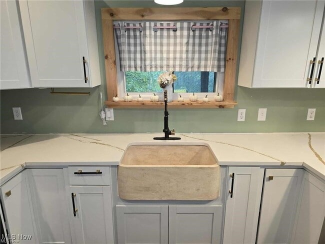 Building Photo - 202 Meek Ave