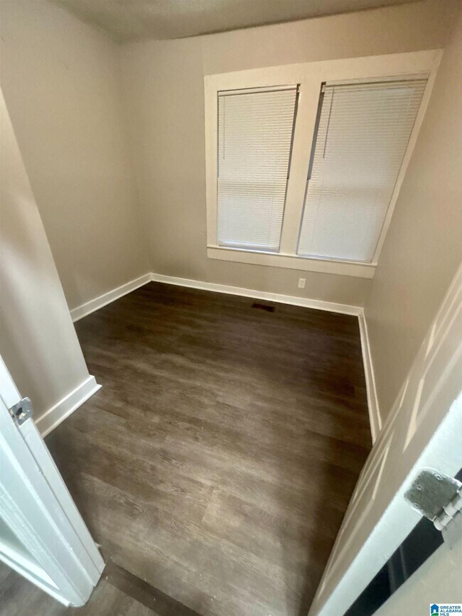 Building Photo - 511 12th St