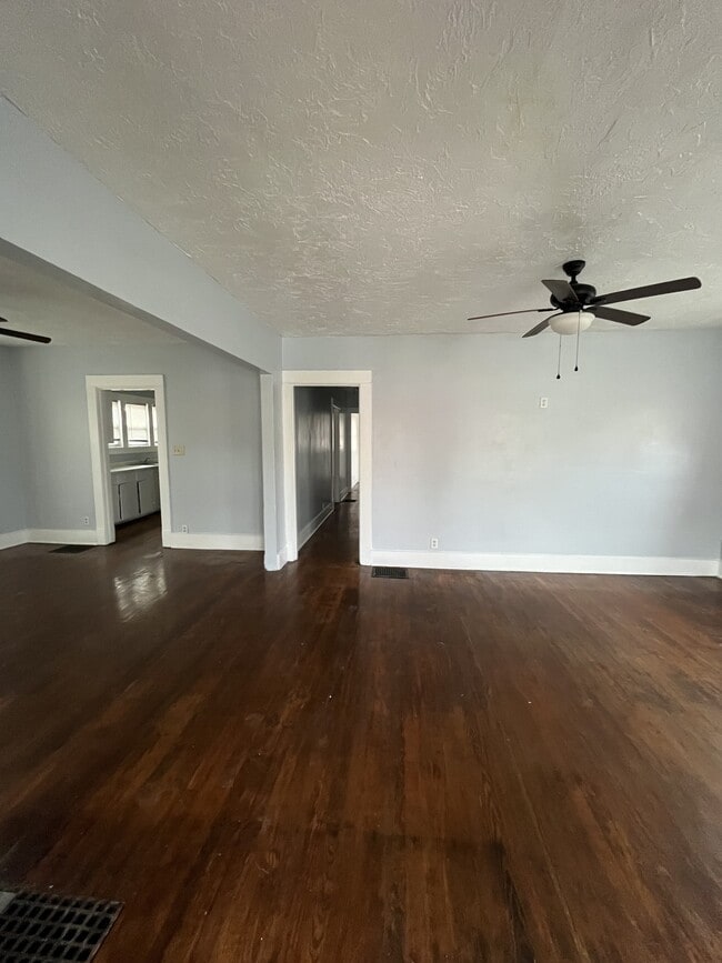 Building Photo - 735 W 3rd St