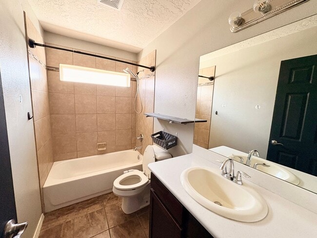 Building Photo - 4626 N Backstretch Rd