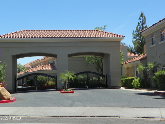 Building Photo - 8653 E Royal Palm Rd