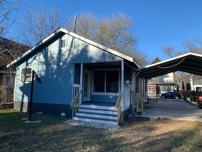 Building Photo - 1415 E 3rd St