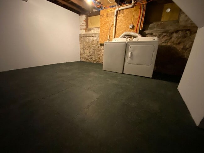 Building Photo - 36 Bright St