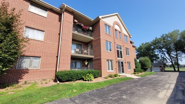Primary Photo - 11110 E Cove Cir
