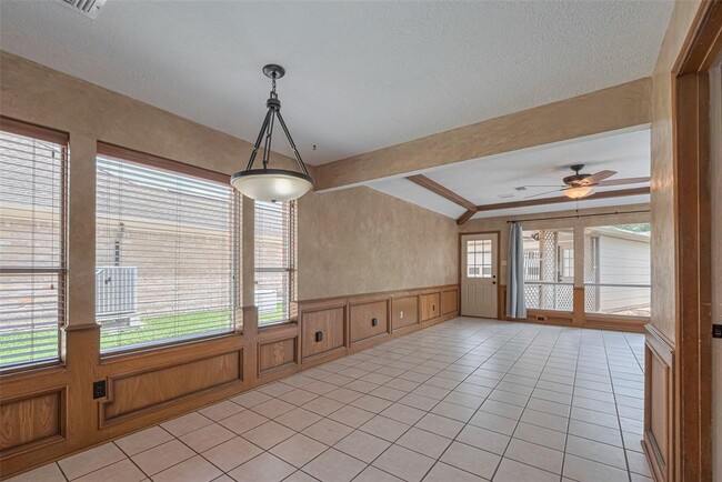 Building Photo - 14911 Sun Harbor Dr
