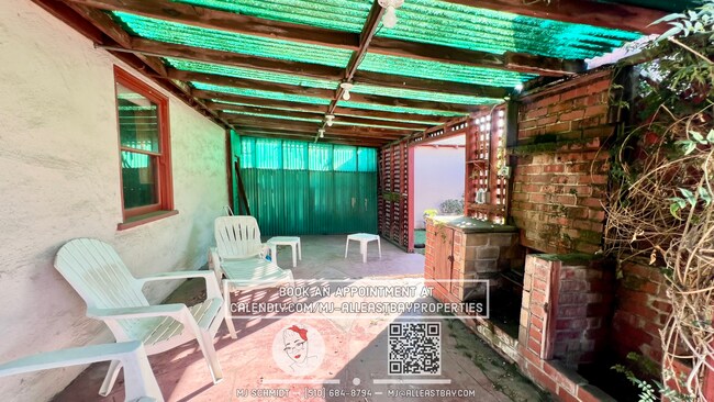 Building Photo - Beautiful 3 bedroom home with large backyard and garage