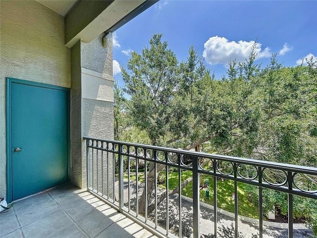 Building Photo - 704 Seagate Dr