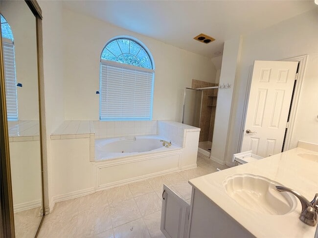Building Photo - 434 Moonlight Way