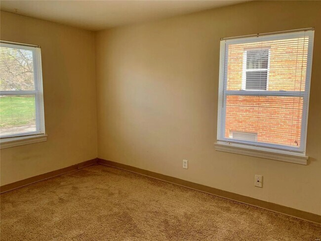 Building Photo - 1011 Pine St