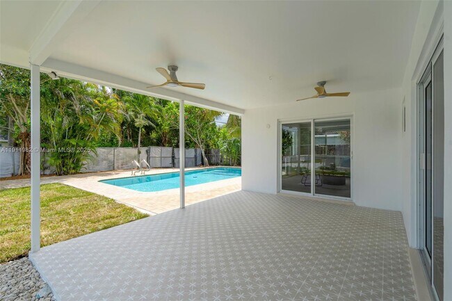 Building Photo - 3920 Hayes St