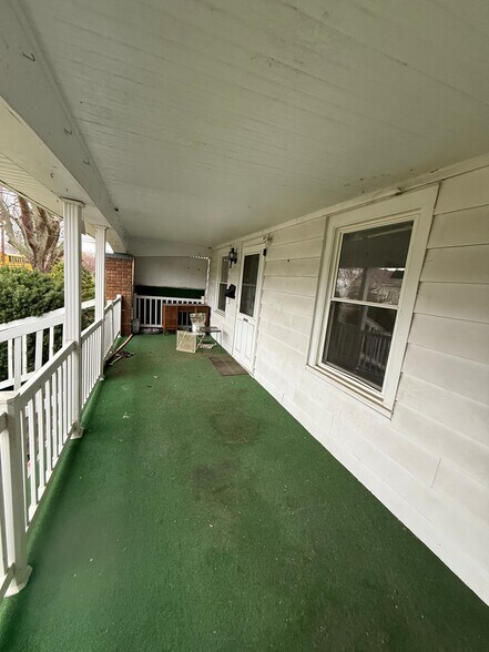 Building Photo - 1718 E Cantrell St