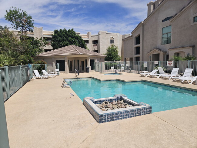 Building Photo - 7520 E Earll Dr