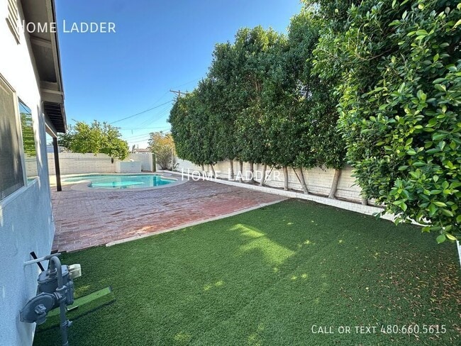 Building Photo - 8323 E Sells Dr