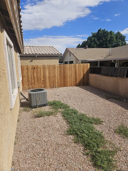 Building Photo - 9628 N 13th St