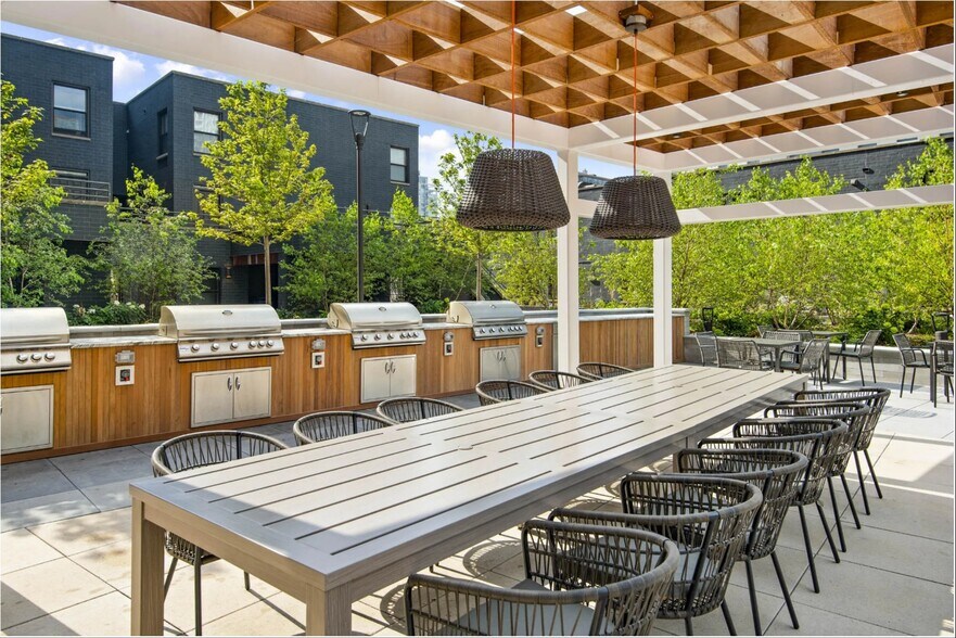 Building Photo - 316 W Illinois St