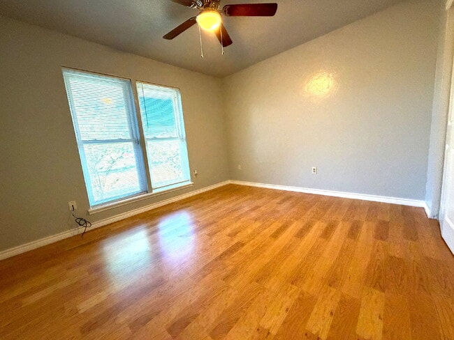 Building Photo - "Charming 3-Bed with 2 Full Baths in Lubbo...