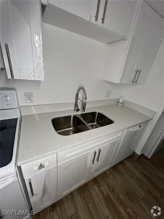 Building Photo - 2855 Winkler Ave