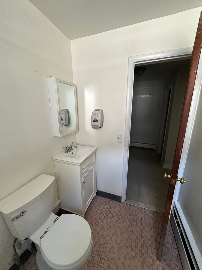 Building Photo - 2116 Stanley Terrace