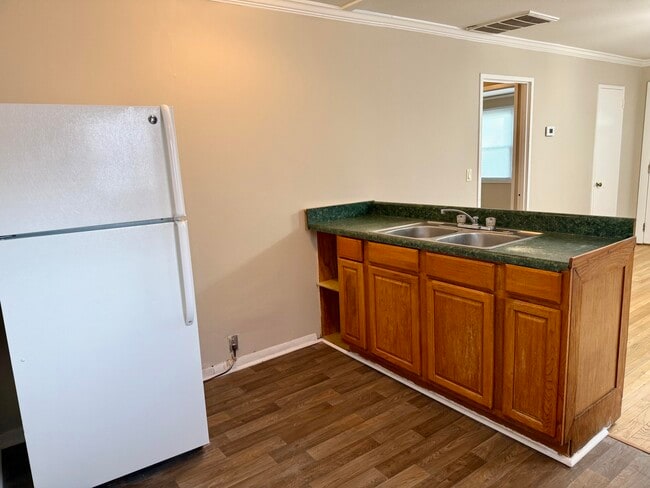 Building Photo - 2550 Lyman St