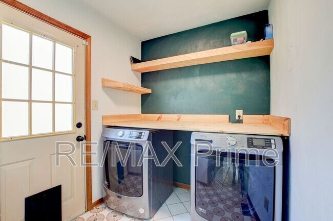 Building Photo - 412 Saddle Ct