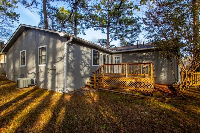 Building Photo - 20 Laver Cir