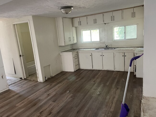 Building Photo - 319 N G St