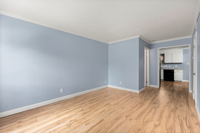 Building Photo - 1311 W Meadowview Rd