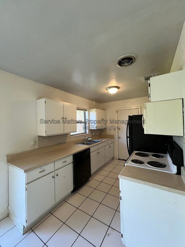 Building Photo - 121 Berkley Dr