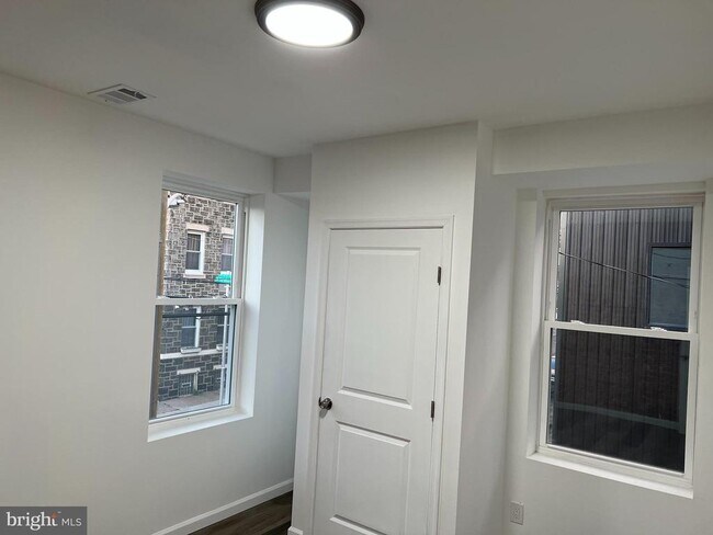 Building Photo - 2814 Master St