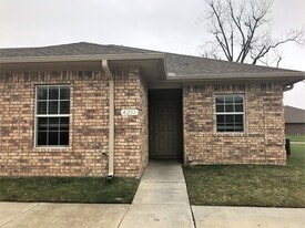 Building Photo - 4251 Castlegate Dr