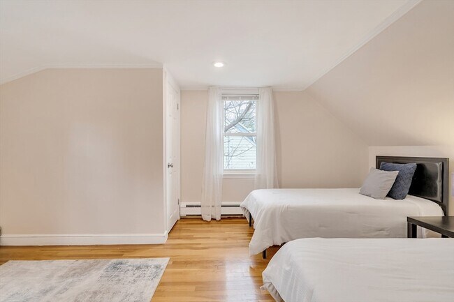 Building Photo - 24 Ledgelawn Ave