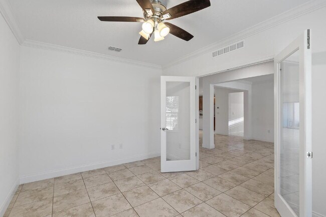 Building Photo - CLOSE TO EVERYTHING!