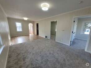 Building Photo - 2 Bedroom Rental Home with mudroom and spa...