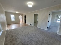 Building Photo - 2 Bedroom Rental Home with mudroom and spa...