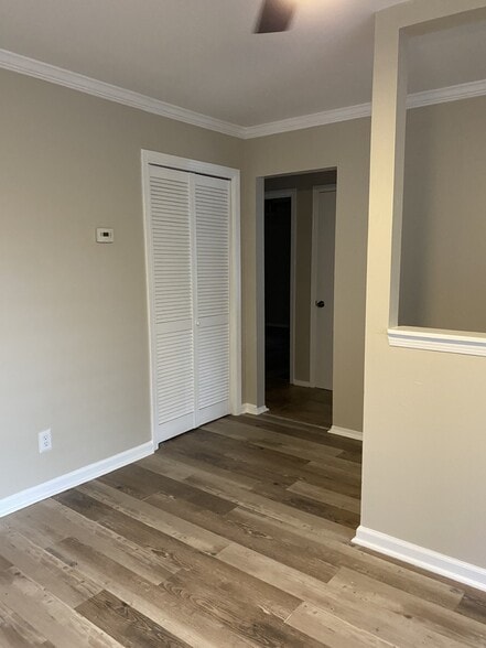 Living Area - 3850 Creighton Rd