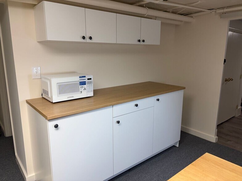 Building Photo - 221 Channing St NE