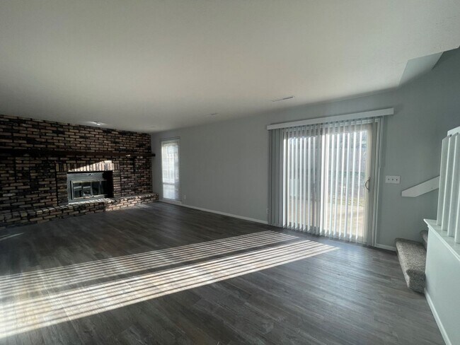 Building Photo - Home For Rent Bellevue.