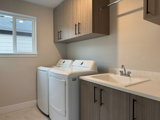 Building Photo - Beautiful Three Bedroom  New Construction Home For Rent