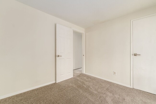 Building Photo - Updated 4 Bedroom, 2 Full Bath Ranch Home!!