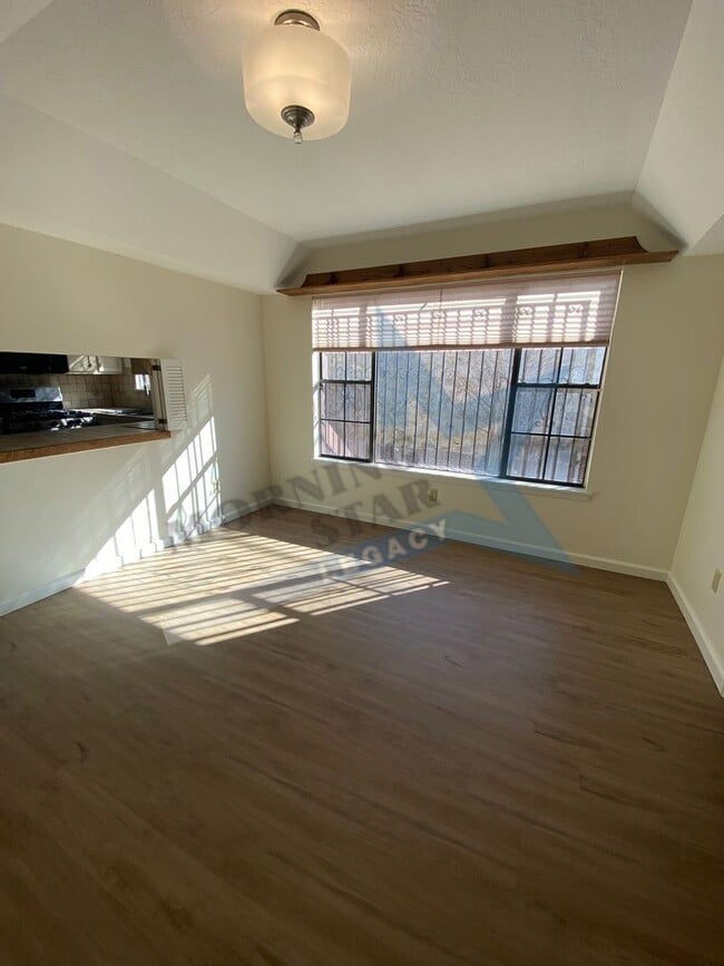 Building Photo - 2 bed, 2 bath w/new flooring throughout!
