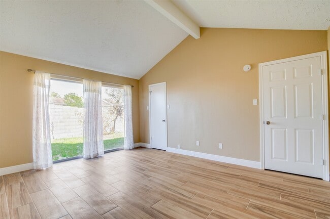 Building Photo - 11840 Spring Grove Dr