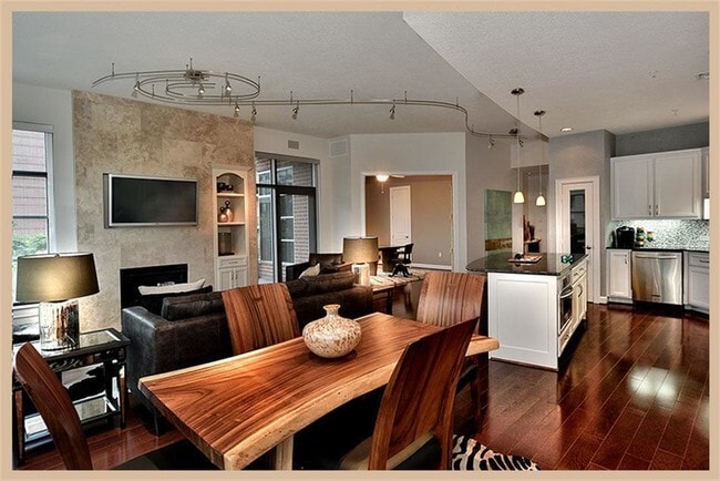 Building Photo - 3 Waterway Square Pl