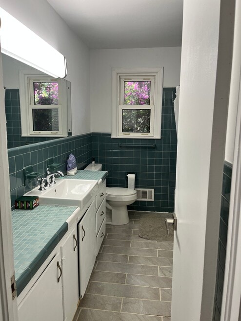 Building Photo - 549 Sharpe Rd