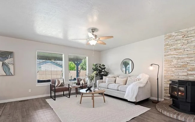 Building Photo - This home has it all!