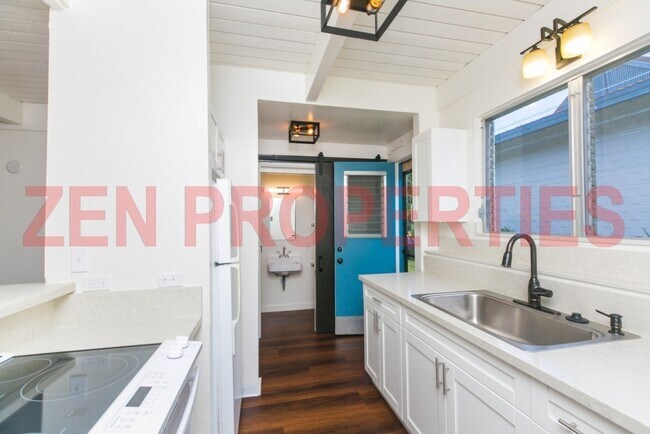Building Photo - 1379 Hunakai St