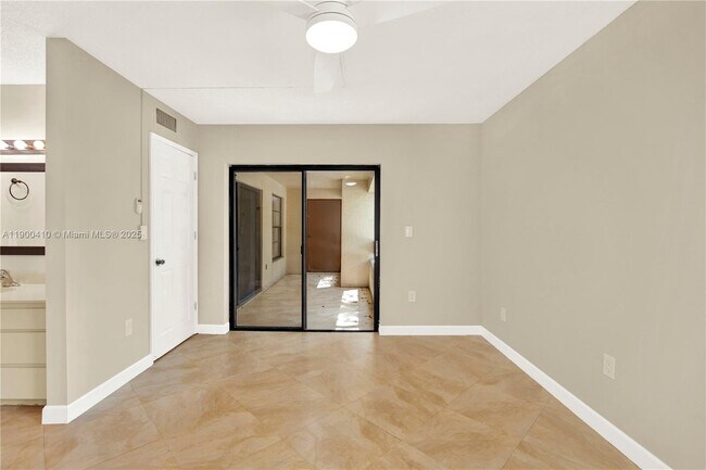 Building Photo - 9255 SW 125th Ave