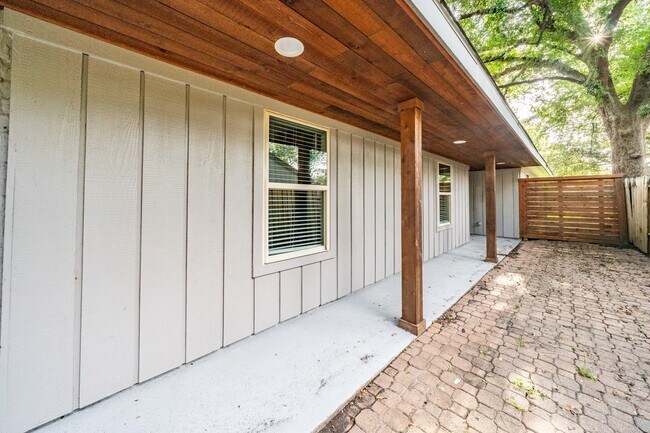 Building Photo - 1907 Ashford Hollow Ln