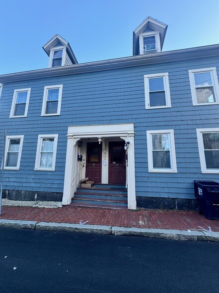 Building Photo - 8 Allen St